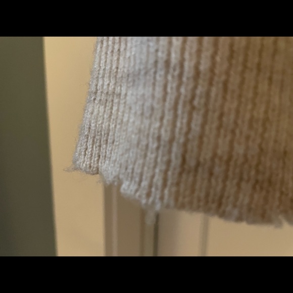 Treasure & Bond Distressed Sweater-like new - Picture 4 of 5